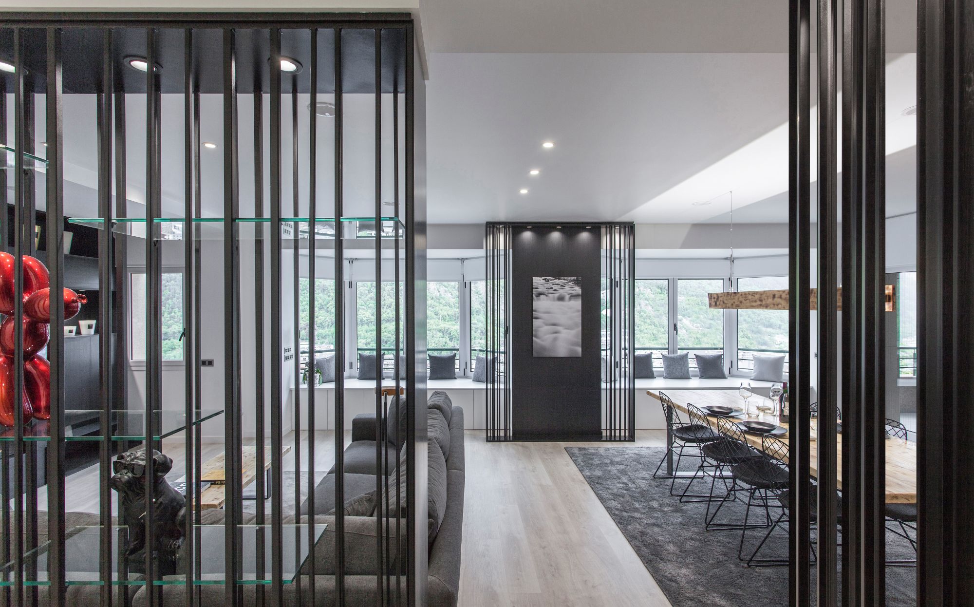 NEGRO SOBRE BLANCO &middot; Miquel Merc&egrave; Arquitectes