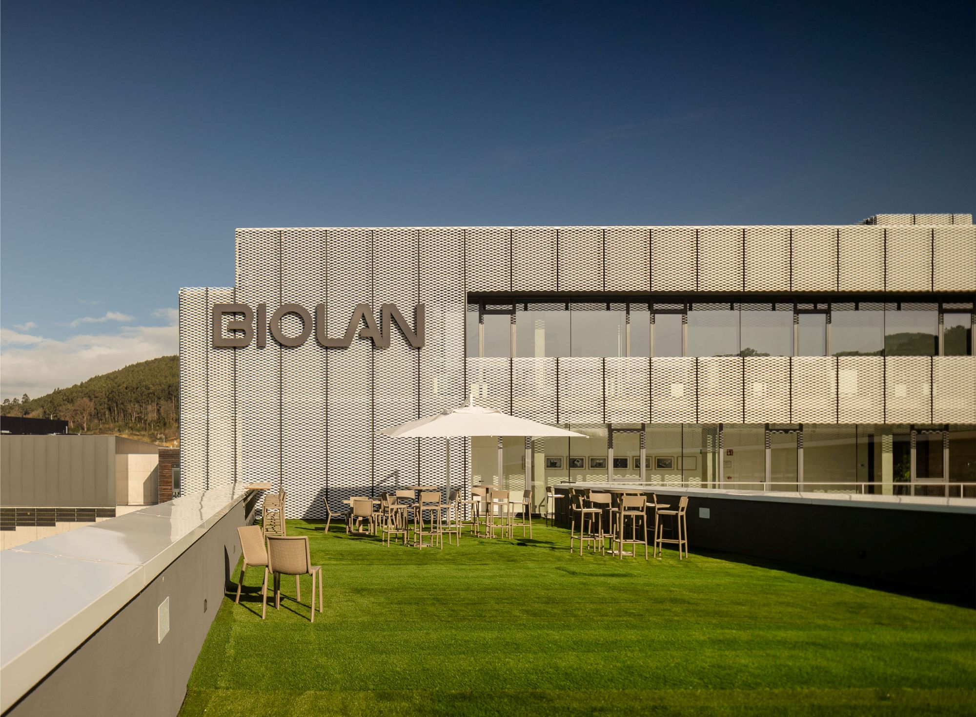 Dise&ntilde;o e interiorismo de oficinas y laboratorios Biolan